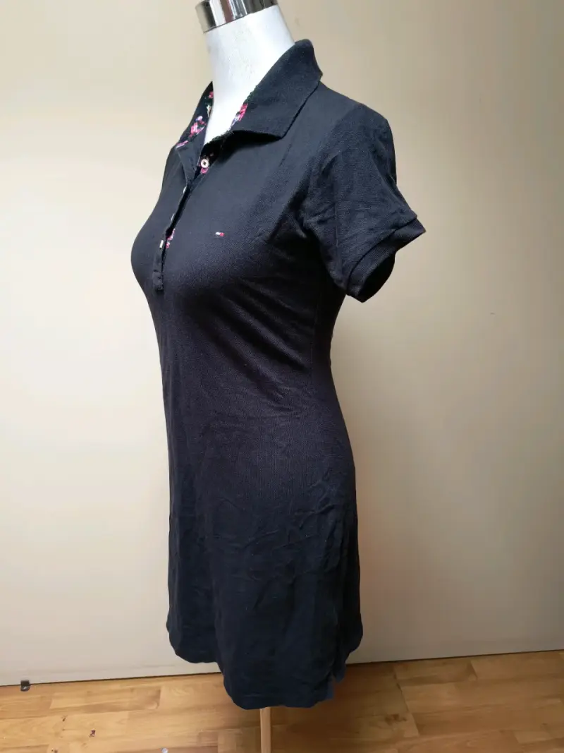 Vestido polo negro Tommy Hilfiger con detalles florales - 3