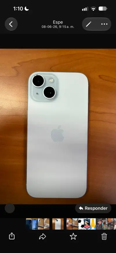 iPhone 15 en buen estado color celeste - miniatura 1