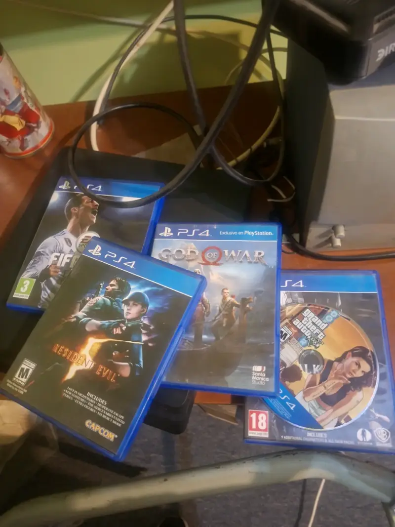 Colección de juegos PS4: FIFA, God of War, Resident Evil, GTA