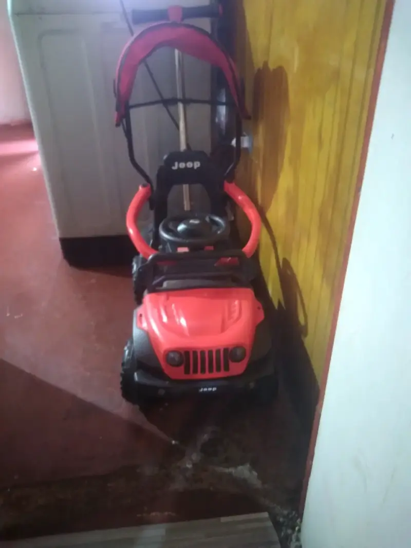 Auto acontrol remoto  para bebe de 1 a 3 años - 2