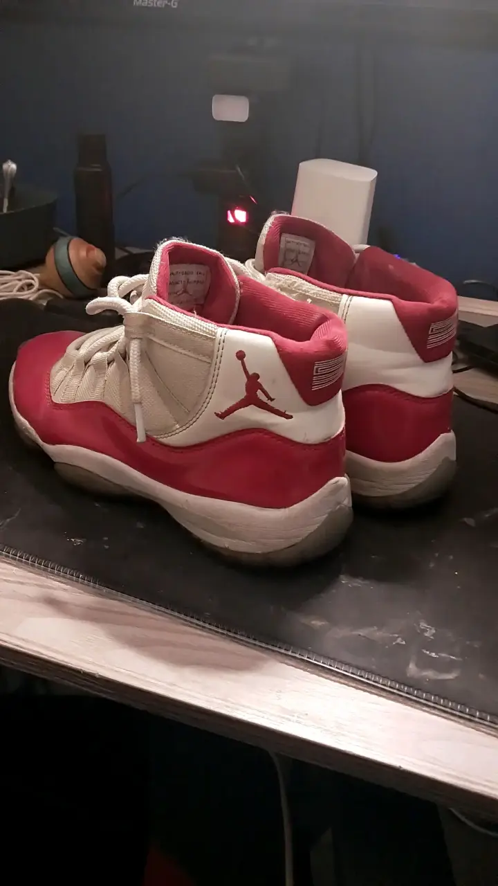 Jordan Retro 11 Cherry - 1