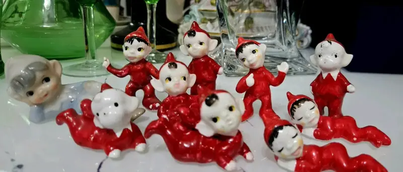 Figuritas de duendes de cerámica en rojo - 3