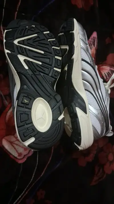 Zapatillas deportivas blancas y plateadas para muj - miniatura 4