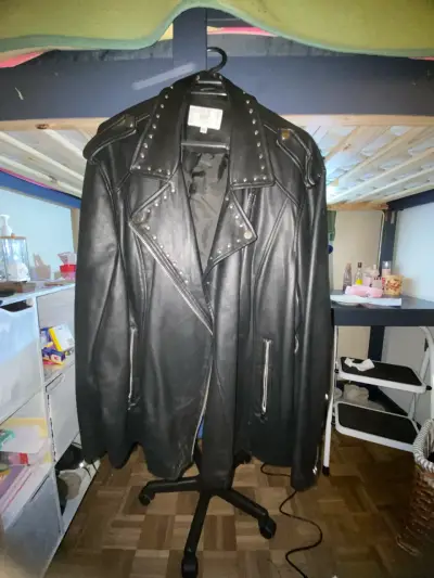 Chaqueta de cuero negra con tachas talla XXL - miniatura 1