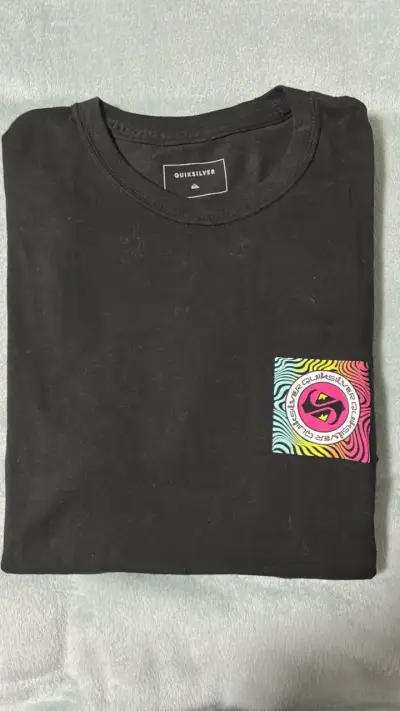 Polera negra Quiksilver con diseño colorido - miniatura 5