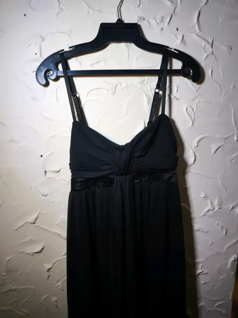 Vestido negro elegante - 1