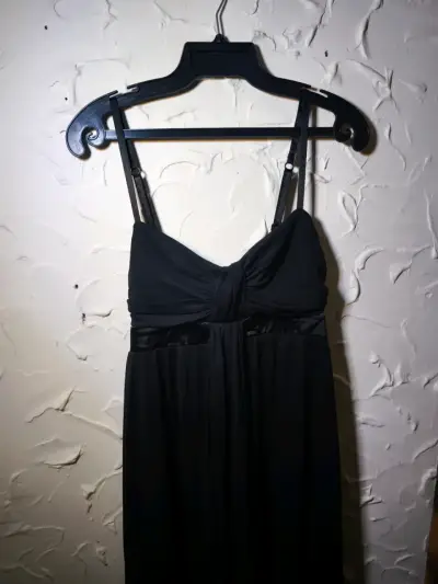 Vestido negro elegante - miniatura 1