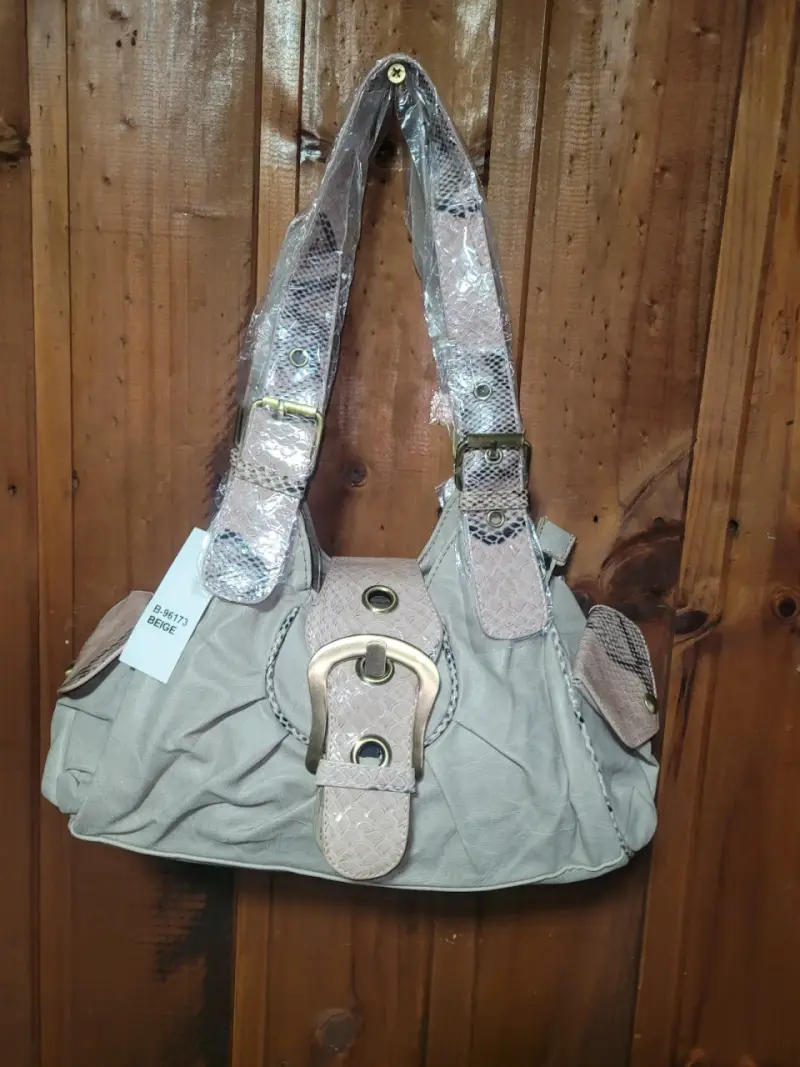Bolso de mano beige con detalles dorados - 1