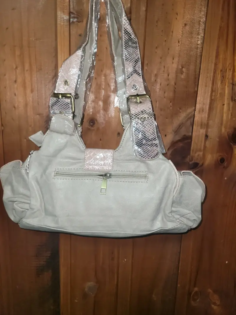 Bolso de mano beige con detalles dorados - 2