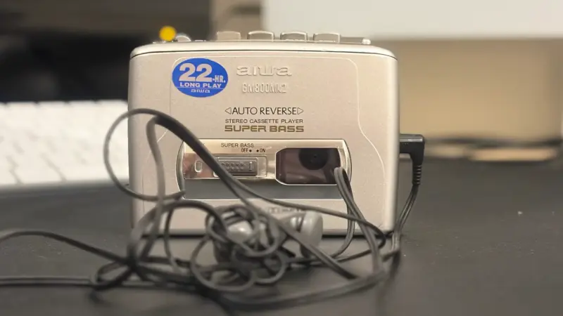 Walkman Aiwa con Auto Reverse y Super Bass - 1