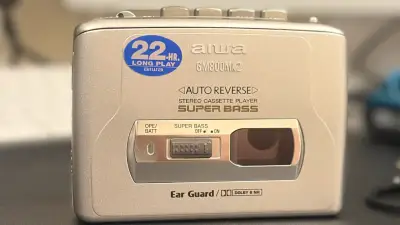 Walkman Aiwa  con Auto Reverse y Super Bass - miniatura 2