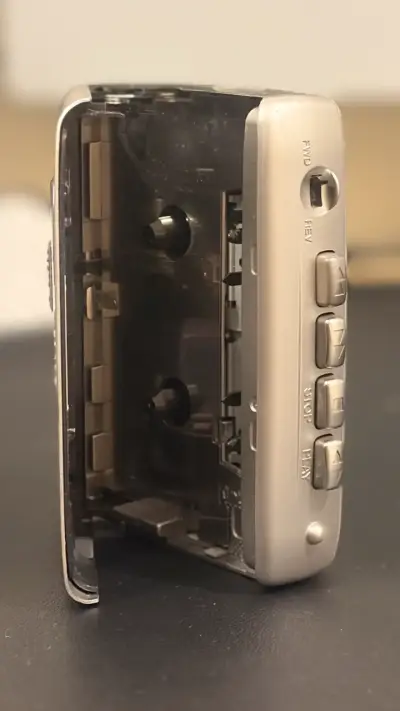 Walkman Aiwa  con Auto Reverse y Super Bass - miniatura 4