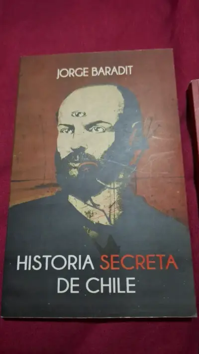 Libro 'Historia Secreta de Chile' por Jorge Baradit - miniatura 1