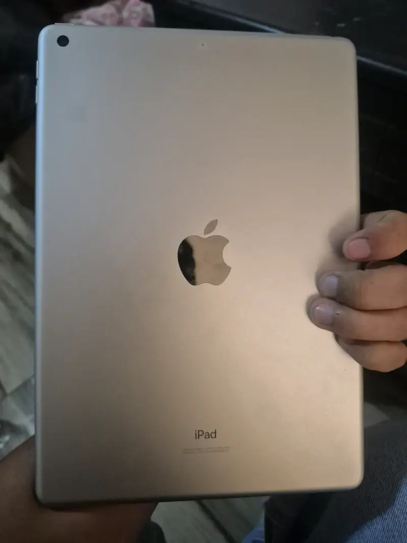 iPad 8va Generación 32GB en Buen Estado - 2