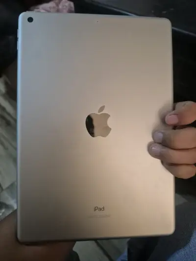 iPad 8va Generación 32GB en Buen Estado - miniatura 2