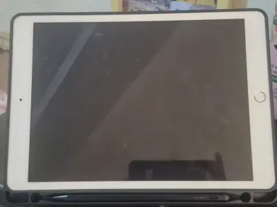 iPad 8va Generación 32GB en Buen Estado - miniatura 3