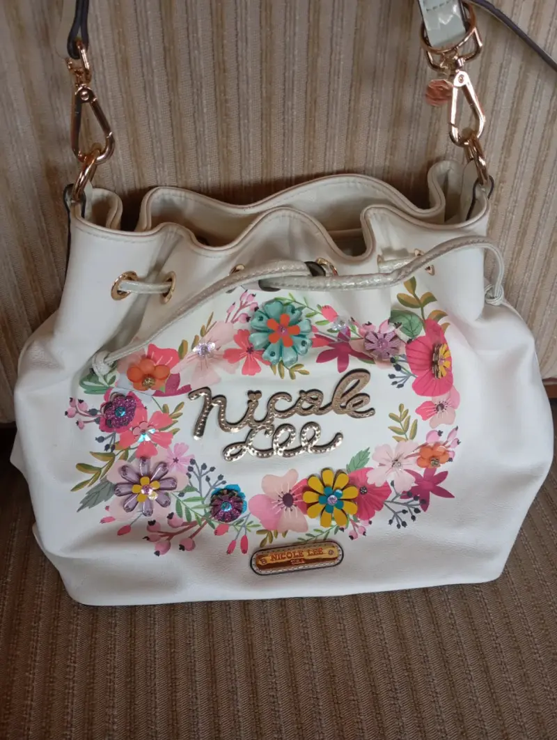 Bolso Nicole Lee con diseño floral. - 5