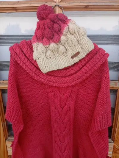 Poncho de lana rojo con gorro tejido.Corriedale - miniatura 2