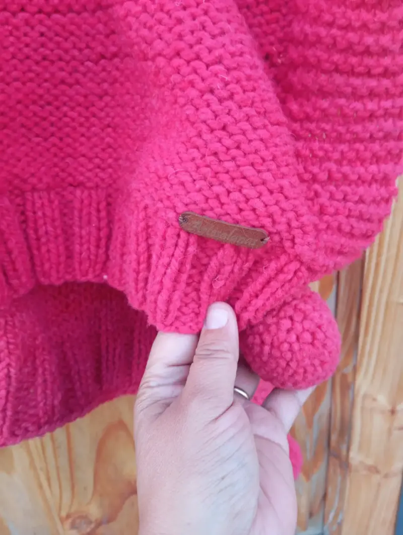 Poncho de lana rojo con gorro tejido.Corriedale - 4