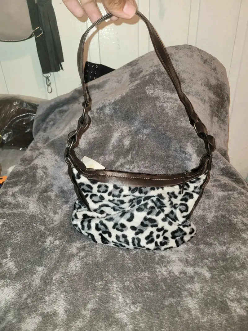 Bolso de hombro con estampado animal print - 4