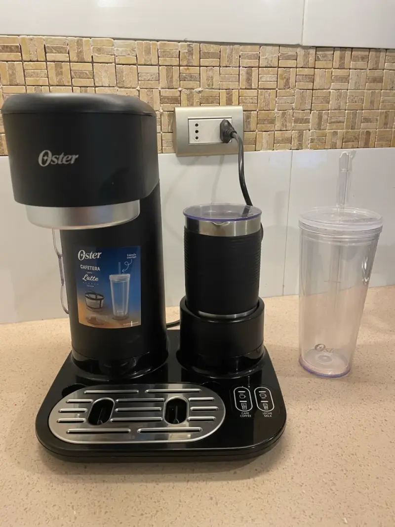 Cafetera Oster para Latte con Espumador - 1