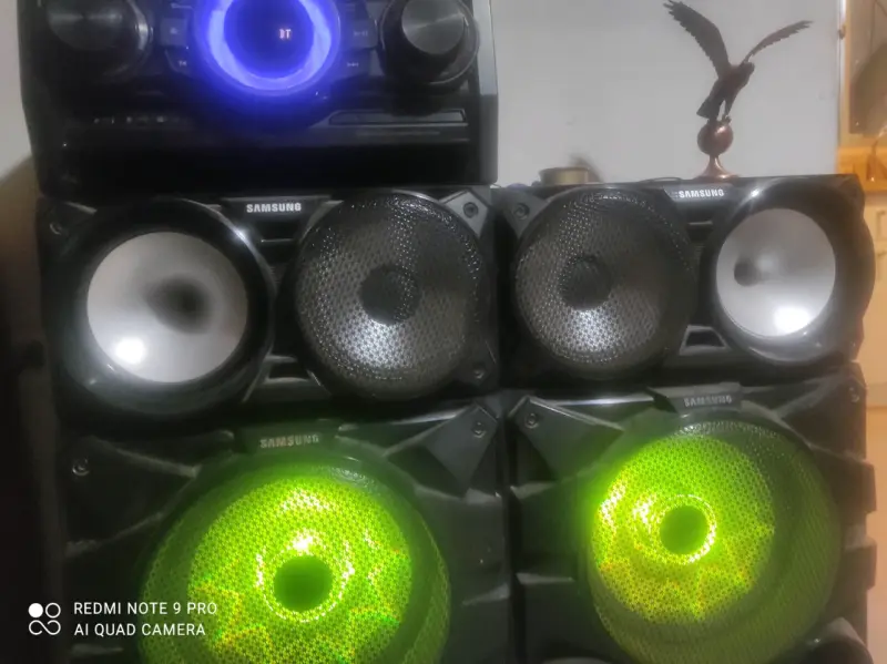 Sistema de sonido Samsung con luces LED - 3