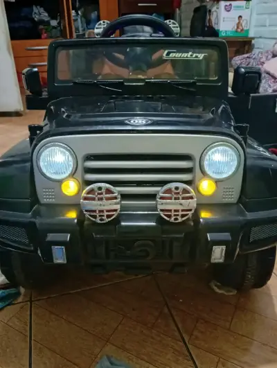 Auto eléctrico para niños todo terreno - miniatura 3