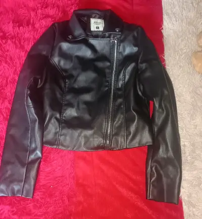 Chaqueta de cuero sintético negra para mujer - miniatura 2