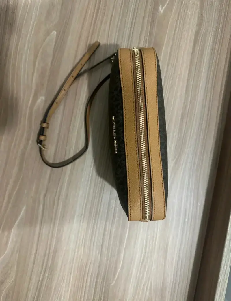 Cartera cruzada Michael Kors marrón con cadena - 4