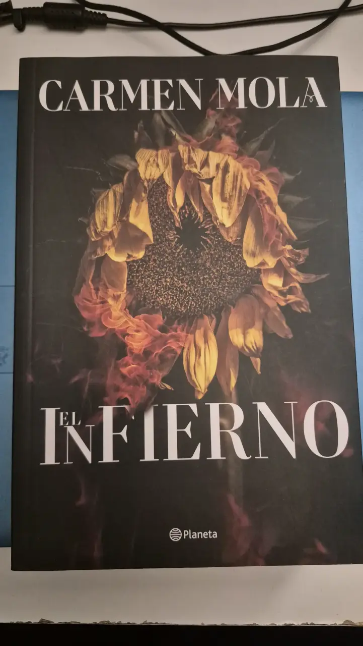 Libro 'El Infierno' de Carmen Mola - 1
