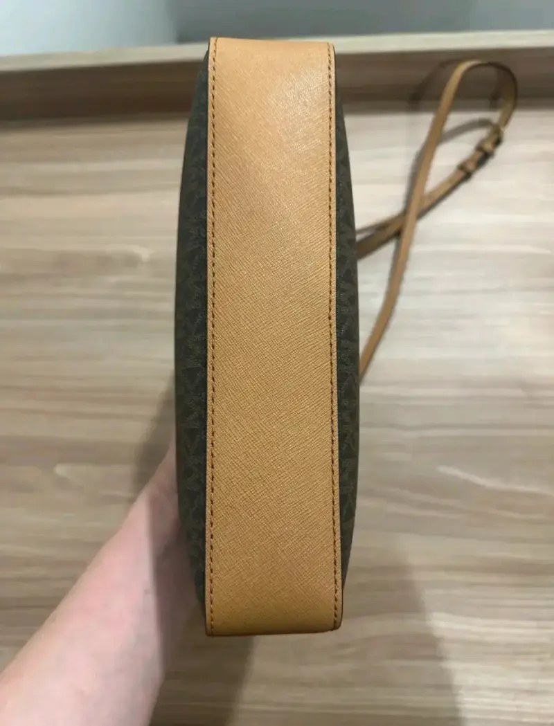 Cartera cruzada Michael Kors marrón con cadena - 6