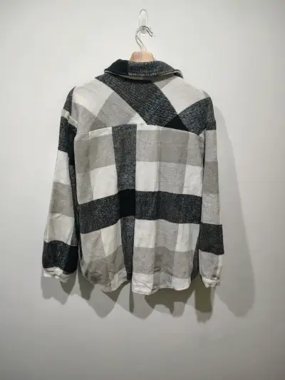 Camisa de franela a cuadros blanco y negro - miniatura 3