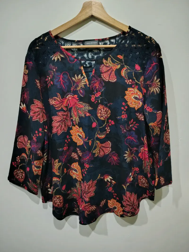 Blusa floral Van Heusen con encaje - 1