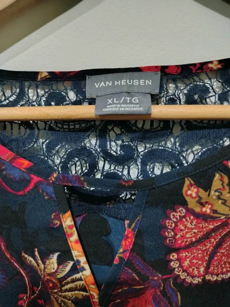 Blusa floral Van Heusen con encaje - 3