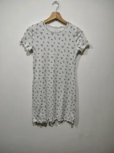 Vestido floral blanco para niña - miniatura 1