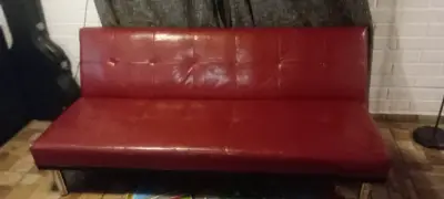 Sofá cama de cuero sintético rojo - miniatura 2