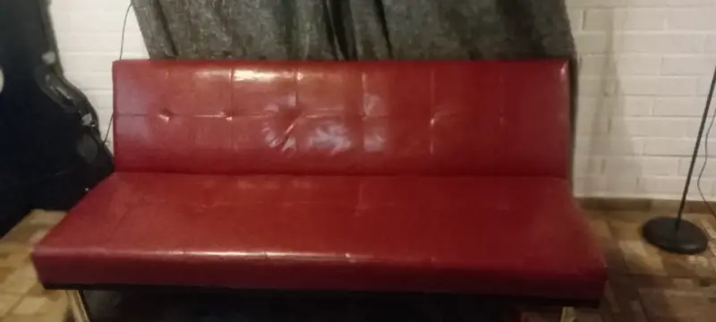 Sofá cama de cuero sintético rojo - 3
