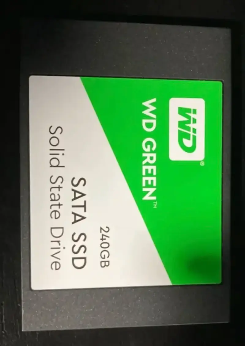 Disco SSD WD Green 240GB en buen estado - 1