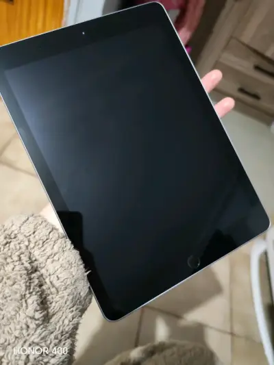 iPad 6ª Generación 32GB con Accesorios - miniatura 1