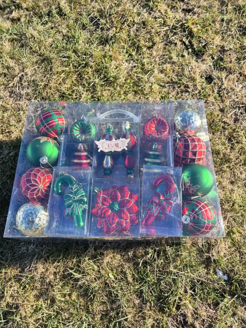 Set de Adornos Navideños Rojos y Verdes - 2