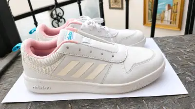 Zapatillas deportivas blancas Adidas - miniatura 1