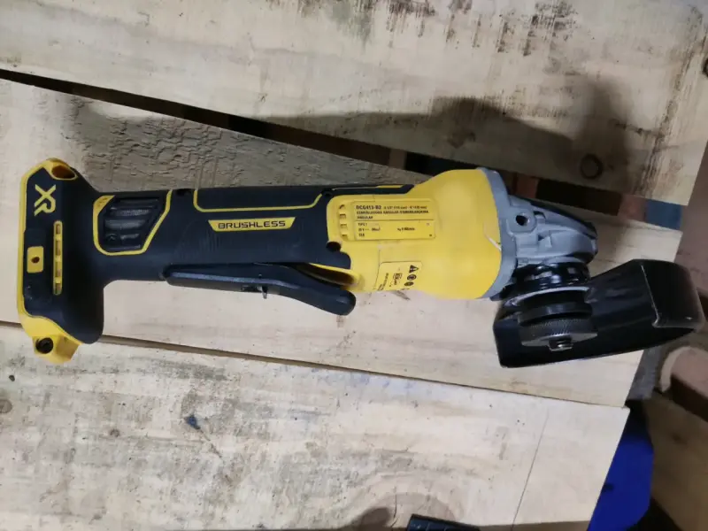 Esmeril inalámbrico Dewalt DCG-413 - 6