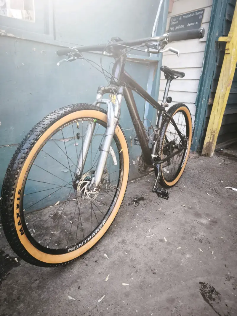Bicicleta de montaña con neumáticos Maxxis - 2