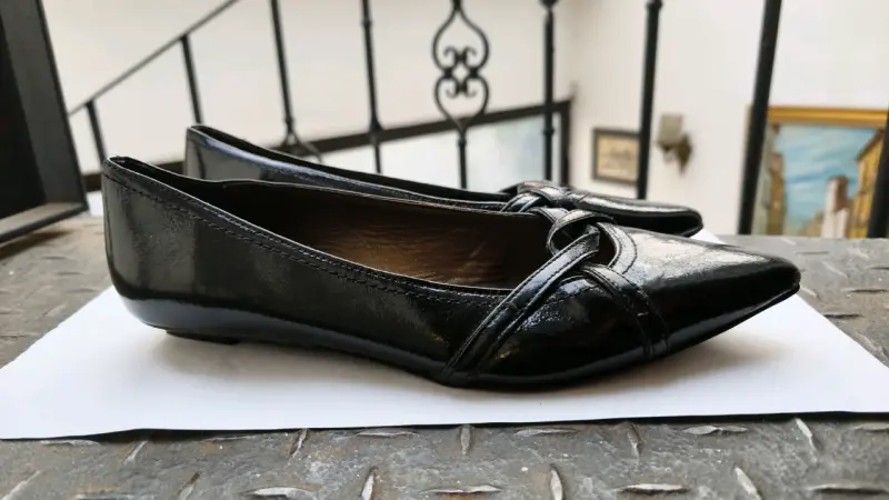 Zapatos planos negros de charol para mujer - 2