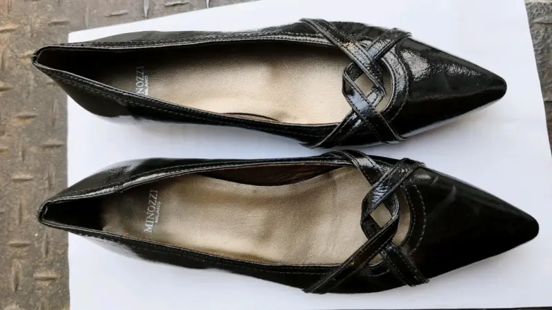 Zapatos planos negros de charol para mujer - 3