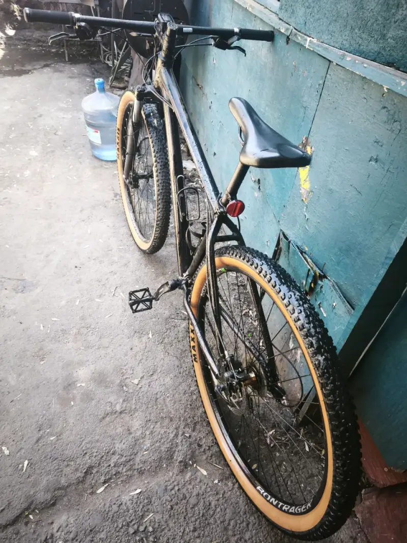 Bicicleta de montaña con neumáticos Maxxis - 6