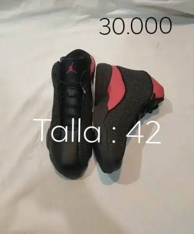 Zapatillas deportivas negras y rojas talla 42 - miniatura 1