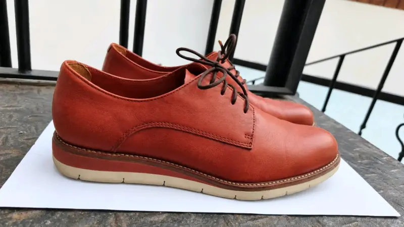 Zapatos de cuero marrón Tamaris para mujer - 1