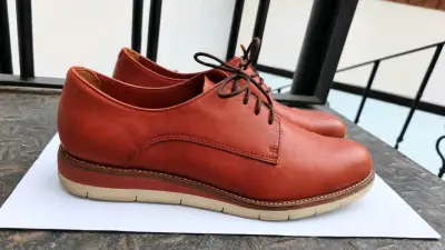 Zapatos de cuero marrón Tamaris para mujer - miniatura 1