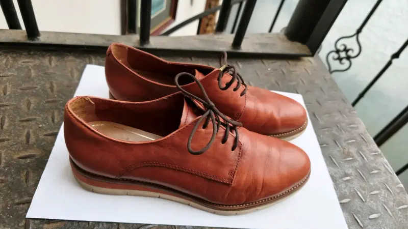 Zapatos de cuero marrón Tamaris para mujer - 2